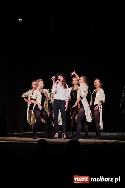 Zdjęcie w galerii na portalu naszraciborz.pl: Miejskie obchody Dnia Edukacji Narodowej w Strzesze. Wręczono nagrody prezydenta wiadomości z regionu