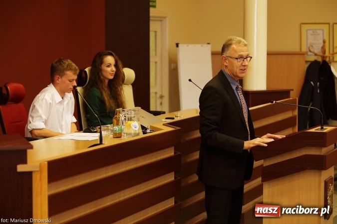 Zdjęcie w galerii na portalu naszraciborz.pl: Obradowała nowa Młodzieżowa Rada Miasta wiadomości z regionu