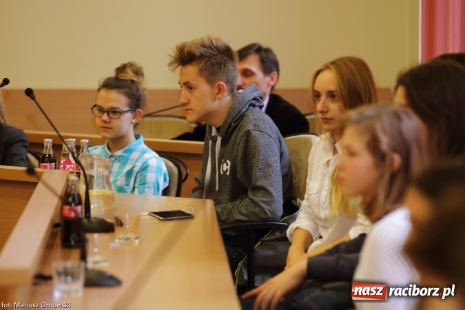 Zdjęcie w galerii na portalu naszraciborz.pl: Obradowała nowa Młodzieżowa Rada Miasta wiadomości z regionu