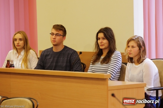 Zdjęcie w galerii na portalu naszraciborz.pl: Obradowała nowa Młodzieżowa Rada Miasta wiadomości z regionu