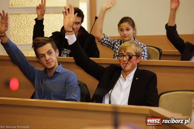 Zdjęcie w galerii na portalu naszraciborz.pl: Obradowała nowa Młodzieżowa Rada Miasta wiadomości z regionu
