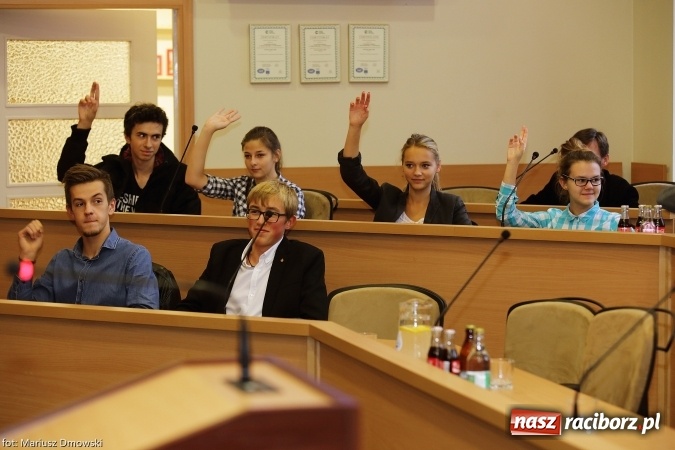 Zdjęcie w galerii na portalu naszraciborz.pl: Obradowała nowa Młodzieżowa Rada Miasta wiadomości z regionu