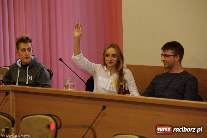 Zdjęcie w galerii na portalu naszraciborz.pl: Obradowała nowa Młodzieżowa Rada Miasta wiadomości z regionu