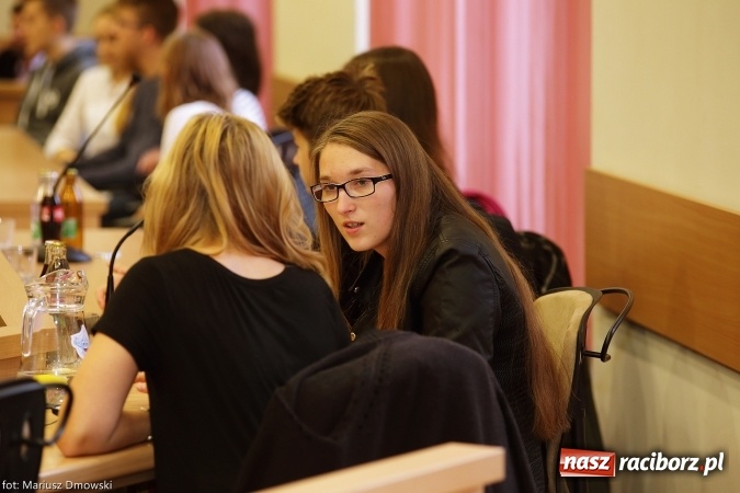 Zdjęcie w galerii na portalu naszraciborz.pl: Obradowała nowa Młodzieżowa Rada Miasta wiadomości z regionu