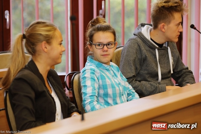 Zdjęcie w galerii na portalu naszraciborz.pl: Obradowała nowa Młodzieżowa Rada Miasta wiadomości z regionu