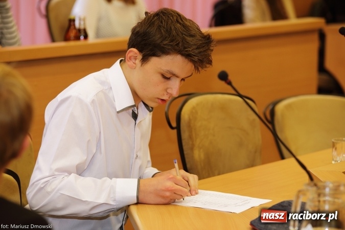 Zdjęcie w galerii na portalu naszraciborz.pl: Obradowała nowa Młodzieżowa Rada Miasta wiadomości z regionu