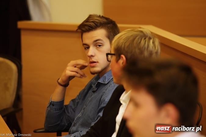 Zdjęcie w galerii na portalu naszraciborz.pl: Obradowała nowa Młodzieżowa Rada Miasta wiadomości z regionu