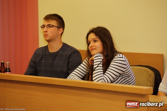 Zdjęcie w galerii na portalu naszraciborz.pl: Obradowała nowa Młodzieżowa Rada Miasta wiadomości z regionu