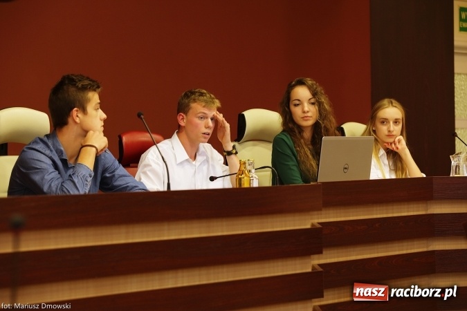 Zdjęcie w galerii na portalu naszraciborz.pl: Obradowała nowa Młodzieżowa Rada Miasta wiadomości z regionu