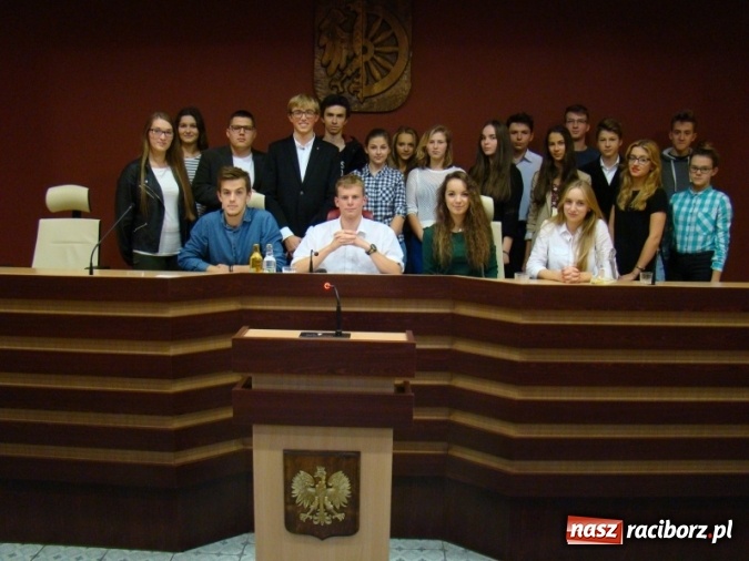 Zdjęcie w galerii na portalu naszraciborz.pl: Obradowała nowa Młodzieżowa Rada Miasta wiadomości z regionu