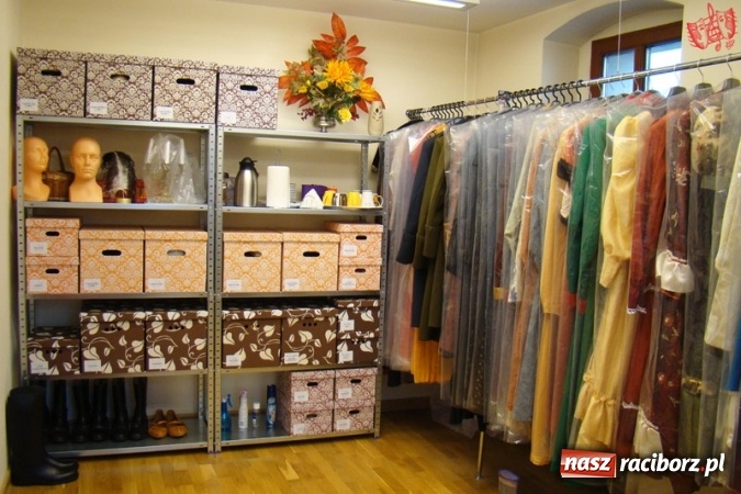 Zdjęcie w galerii na portalu naszraciborz.pl: Falbanka i szabelka - premiera spektaklu w nowej obsadzie już 23 października na Zamku Piastowskim w Raciborzu wiadomości z regionu