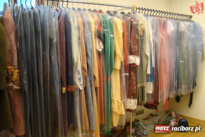 Zdjęcie w galerii na portalu naszraciborz.pl: Falbanka i szabelka - premiera spektaklu w nowej obsadzie już 23 października na Zamku Piastowskim w Raciborzu wiadomości z regionu