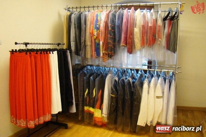 Zdjęcie w galerii na portalu naszraciborz.pl: Falbanka i szabelka - premiera spektaklu w nowej obsadzie już 23 października na Zamku Piastowskim w Raciborzu wiadomości z regionu