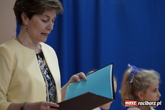 Zdjęcie w galerii na portalu naszraciborz.pl: Szczęśliwa 13-tka w Zawadzie Ks. pasowana na ucznia wiadomości z regionu