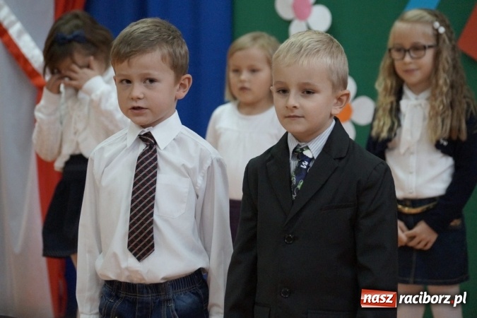 Zdjęcie w galerii na portalu naszraciborz.pl: Szczęśliwa 13-tka w Zawadzie Ks. pasowana na ucznia wiadomości z regionu