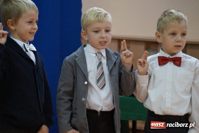 Zdjęcie w galerii na portalu naszraciborz.pl: Szczęśliwa 13-tka w Zawadzie Ks. pasowana na ucznia wiadomości z regionu