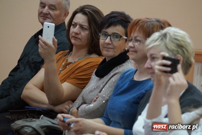 Zdjęcie w galerii na portalu naszraciborz.pl: Szczęśliwa 13-tka w Zawadzie Ks. pasowana na ucznia wiadomości z regionu