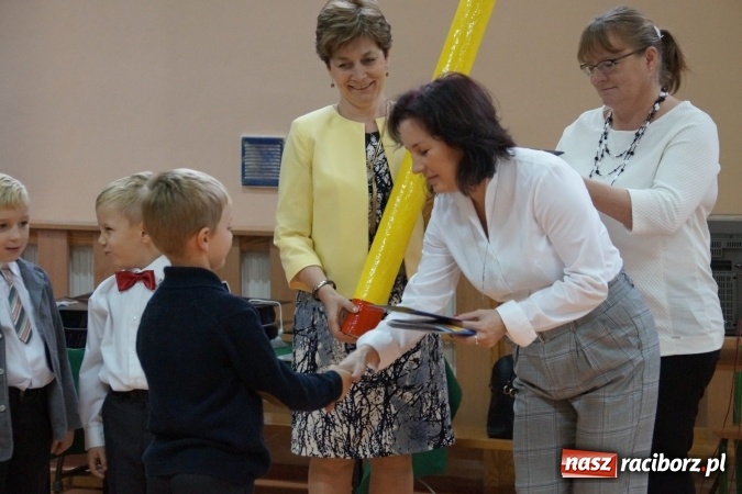 Zdjęcie w galerii na portalu naszraciborz.pl: Szczęśliwa 13-tka w Zawadzie Ks. pasowana na ucznia wiadomości z regionu