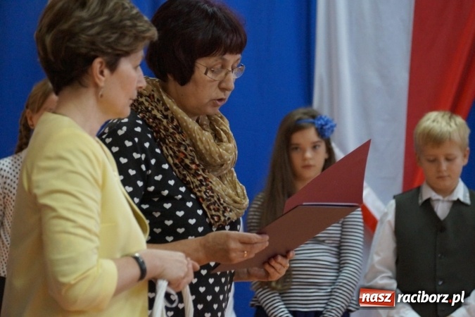 Zdjęcie w galerii na portalu naszraciborz.pl: Szczęśliwa 13-tka w Zawadzie Ks. pasowana na ucznia wiadomości z regionu