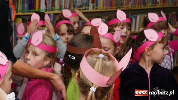 Zdjęcie w galerii na portalu naszraciborz.pl: Sto lat dla Kubusia Puchatka w bibliotece! wiadomości z regionu