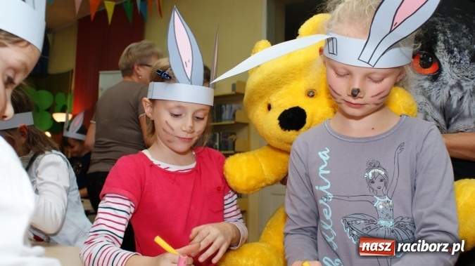 Zdjęcie w galerii na portalu naszraciborz.pl: Sto lat dla Kubusia Puchatka w bibliotece! wiadomości z regionu