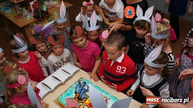 Zdjęcie w galerii na portalu naszraciborz.pl: Sto lat dla Kubusia Puchatka w bibliotece! wiadomości z regionu