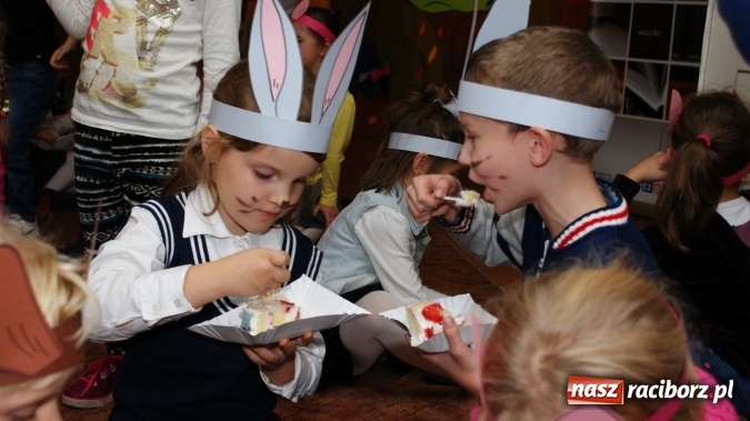 Zdjęcie w galerii na portalu naszraciborz.pl: Sto lat dla Kubusia Puchatka w bibliotece! wiadomości z regionu