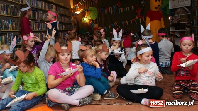 Zdjęcie w galerii na portalu naszraciborz.pl: Sto lat dla Kubusia Puchatka w bibliotece! wiadomości z regionu
