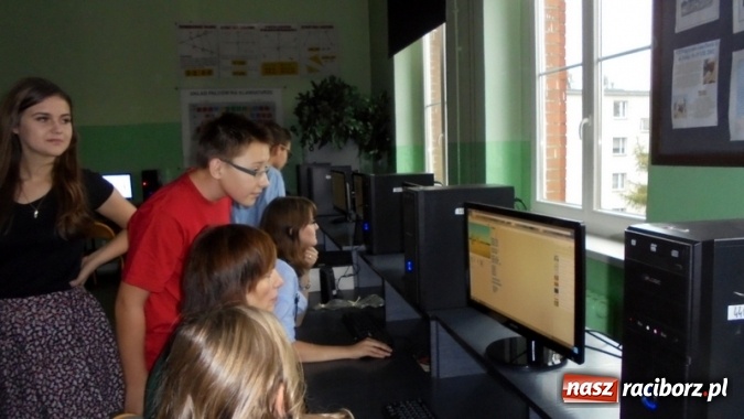 Zdjęcie w galerii na portalu naszraciborz.pl: Programowanie, algorytmika, kodowanie i gry są też dla na dorosłych, czyli dzień kodowania w Gimnazjum nr 5 wiadomości z regionu