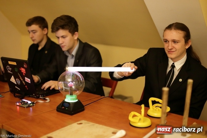 Zdjęcie w galerii na portalu naszraciborz.pl: VIII Raciborskie Dni Nauki i Techniki - dziś na zamku, jutro w Arenie Rafako  wiadomości z regionu