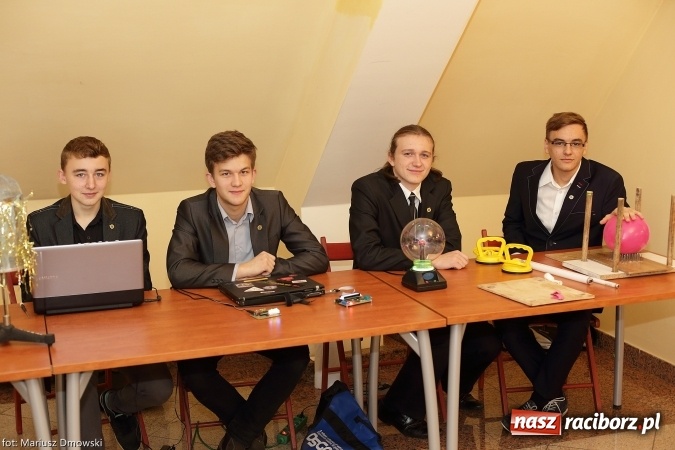 Zdjęcie w galerii na portalu naszraciborz.pl: VIII Raciborskie Dni Nauki i Techniki - dziś na zamku, jutro w Arenie Rafako  wiadomości z regionu