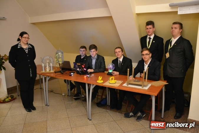 Zdjęcie w galerii na portalu naszraciborz.pl: VIII Raciborskie Dni Nauki i Techniki - dziś na zamku, jutro w Arenie Rafako  wiadomości z regionu