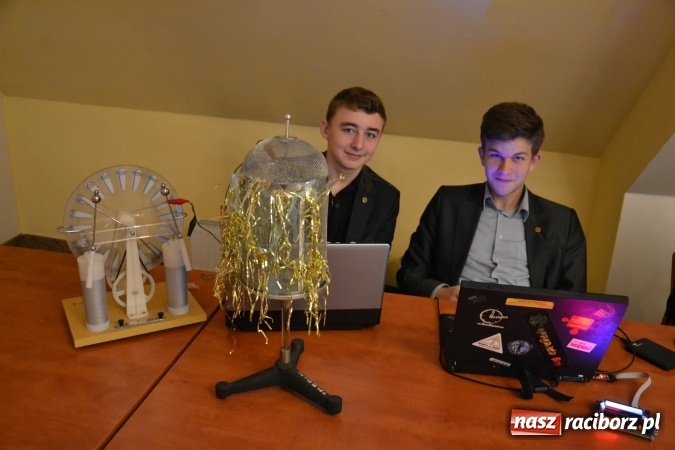 Zdjęcie w galerii na portalu naszraciborz.pl: VIII Raciborskie Dni Nauki i Techniki - dziś na zamku, jutro w Arenie Rafako  wiadomości z regionu