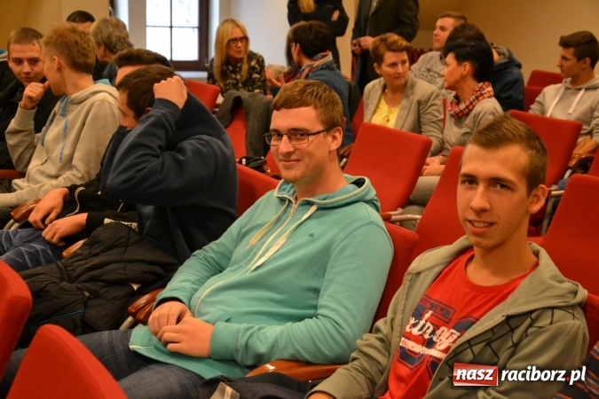 Zdjęcie w galerii na portalu naszraciborz.pl: VIII Raciborskie Dni Nauki i Techniki - dziś na zamku, jutro w Arenie Rafako  wiadomości z regionu