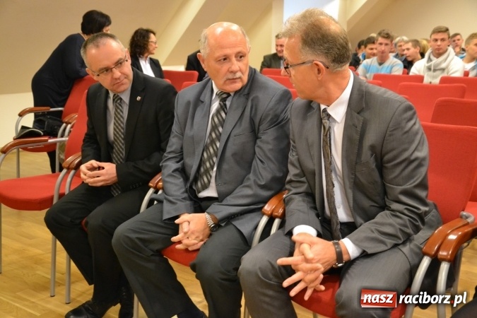 Zdjęcie w galerii na portalu naszraciborz.pl: VIII Raciborskie Dni Nauki i Techniki - dziś na zamku, jutro w Arenie Rafako  wiadomości z regionu