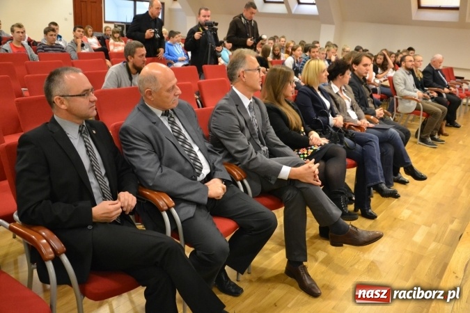 Zdjęcie w galerii na portalu naszraciborz.pl: VIII Raciborskie Dni Nauki i Techniki - dziś na zamku, jutro w Arenie Rafako  wiadomości z regionu