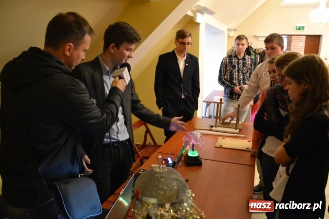 Zdjęcie w galerii na portalu naszraciborz.pl: VIII Raciborskie Dni Nauki i Techniki - dziś na zamku, jutro w Arenie Rafako  wiadomości z regionu