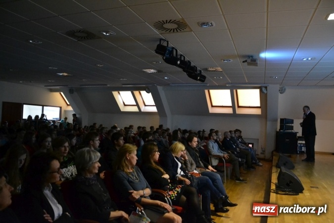 Zdjęcie w galerii na portalu naszraciborz.pl: VIII Raciborskie Dni Nauki i Techniki - dziś na zamku, jutro w Arenie Rafako  wiadomości z regionu