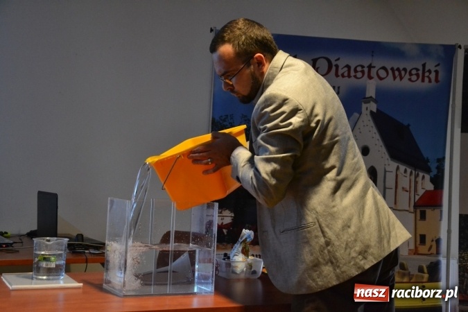 Zdjęcie w galerii na portalu naszraciborz.pl: VIII Raciborskie Dni Nauki i Techniki - dziś na zamku, jutro w Arenie Rafako  wiadomości z regionu