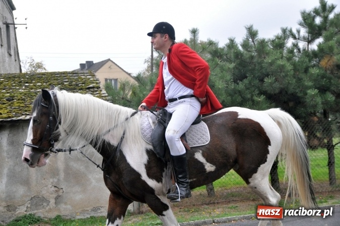 Zdjęcie w galerii na portalu naszraciborz.pl: Hubertus w gminie z widokami – święto jeźdźców w Kornowacu wiadomości z regionu