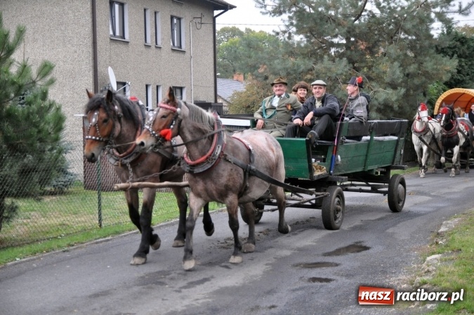 Zdjęcie w galerii na portalu naszraciborz.pl: Hubertus w gminie z widokami – święto jeźdźców w Kornowacu wiadomości z regionu