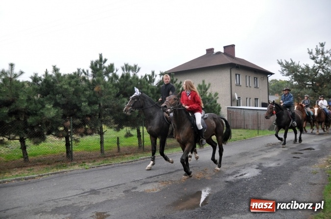 Zdjęcie w galerii na portalu naszraciborz.pl: Hubertus w gminie z widokami – święto jeźdźców w Kornowacu wiadomości z regionu