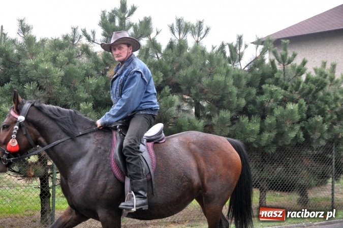 Zdjęcie w galerii na portalu naszraciborz.pl: Hubertus w gminie z widokami – święto jeźdźców w Kornowacu wiadomości z regionu