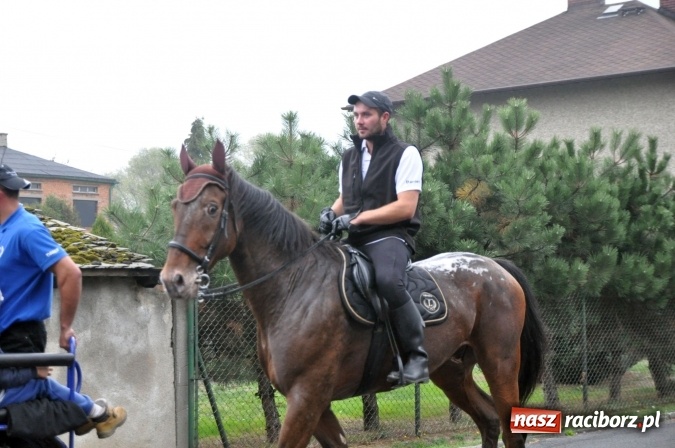 Zdjęcie w galerii na portalu naszraciborz.pl: Hubertus w gminie z widokami – święto jeźdźców w Kornowacu wiadomości z regionu