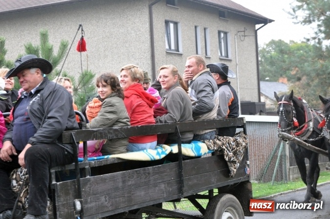 Zdjęcie w galerii na portalu naszraciborz.pl: Hubertus w gminie z widokami – święto jeźdźców w Kornowacu wiadomości z regionu