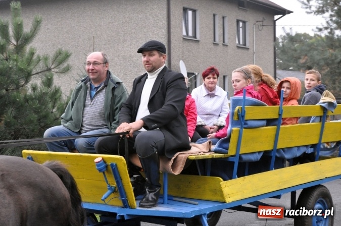 Zdjęcie w galerii na portalu naszraciborz.pl: Hubertus w gminie z widokami – święto jeźdźców w Kornowacu wiadomości z regionu