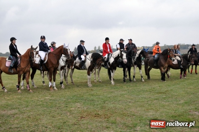 Zdjęcie w galerii na portalu naszraciborz.pl: Hubertus w gminie z widokami – święto jeźdźców w Kornowacu wiadomości z regionu