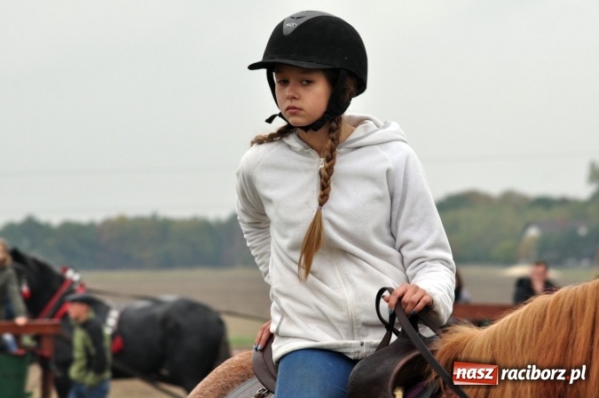 Zdjęcie w galerii na portalu naszraciborz.pl: Hubertus w gminie z widokami – święto jeźdźców w Kornowacu wiadomości z regionu