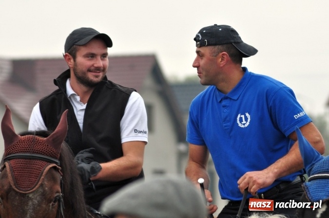 Zdjęcie w galerii na portalu naszraciborz.pl: Hubertus w gminie z widokami – święto jeźdźców w Kornowacu wiadomości z regionu