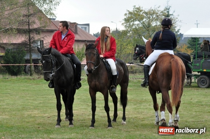 Zdjęcie w galerii na portalu naszraciborz.pl: Hubertus w gminie z widokami – święto jeźdźców w Kornowacu wiadomości z regionu